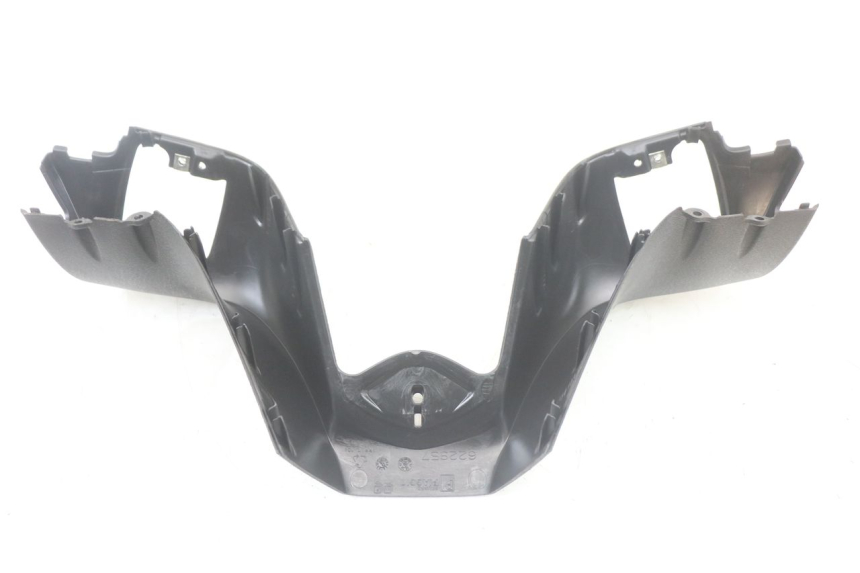 photo de COUVRE GUIDON AVANT PIAGGIO MP3 LT 400 (2007 - 2012) - Autre angle de vue