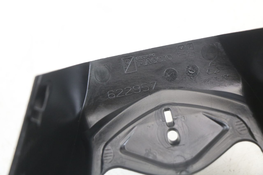 photo de COUVRE GUIDON AVANT PIAGGIO MP3 LT 400 (2007 - 2012) - Vue d’ensemble