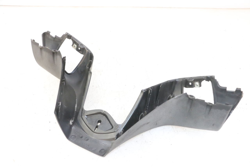 photo de COUVRE GUIDON AVANT PIAGGIO MP3 LT 300 (2010 - 2016) - Gros plan technique