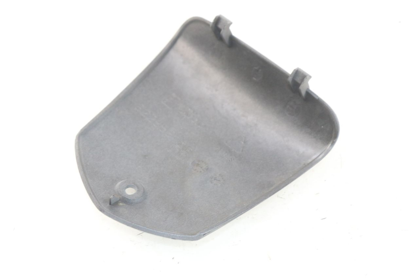 photo de COUVRE GUIDON AVANT PIAGGIO MP3 125 (2006 - 2014) - Détail de la pièce