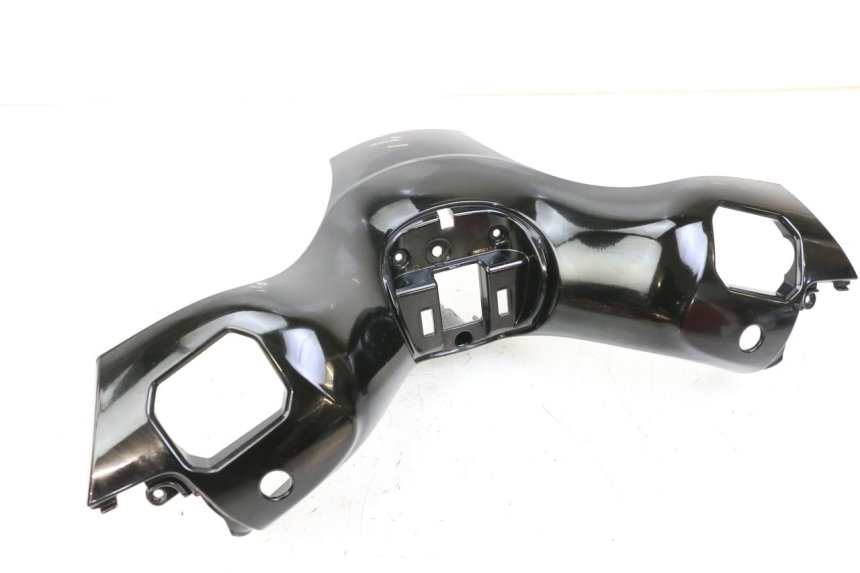 photo de COUVRE GUIDON AVANT PIAGGIO MP3 500 (2014 - 2017) - Détail de la pièce