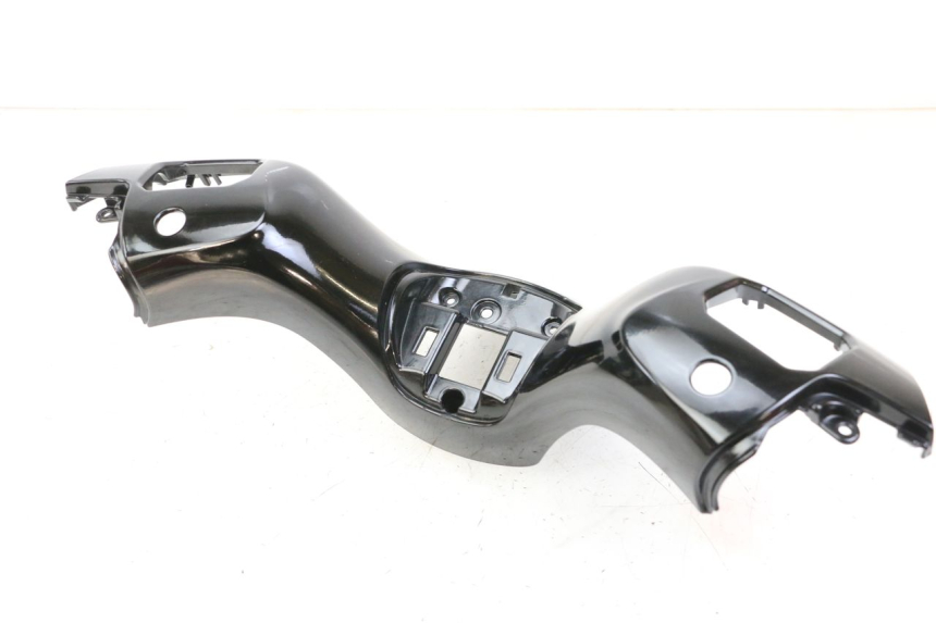 photo de COUVRE GUIDON AVANT PIAGGIO MP3 500 (2014 - 2017) - Points de fixation