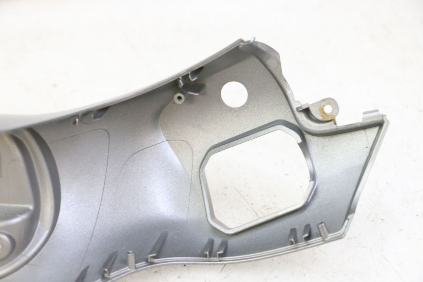 photo de COUVRE GUIDON AVANT PIAGGIO MP3 500 (2014 - 2017) - Gros plan technique