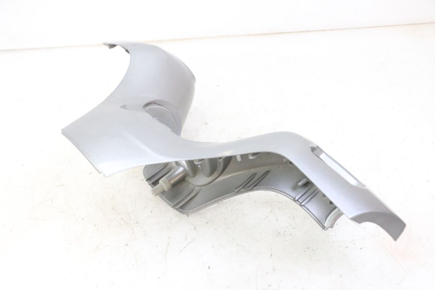 photo de COUVRE GUIDON AVANT PIAGGIO MP3 500 (2014 - 2017) - Points de fixation