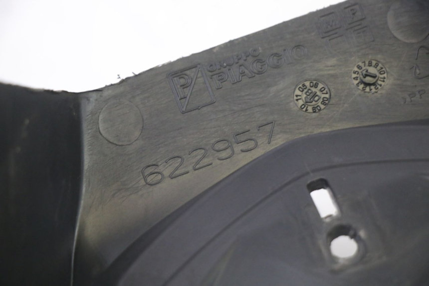 photo de COUVRE GUIDON AVANT PIAGGIO MP3 500 (2011 - 2015) - Points de fixation