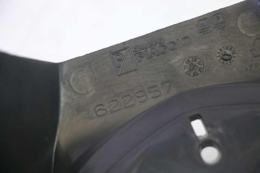 photo de COUVRE GUIDON AVANT PIAGGIO MP3 RL 250 (2006 - 2010) - Vue d’ensemble