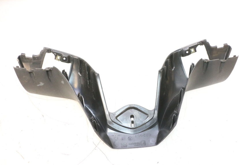 photo de COUVRE GUIDON AVANT PIAGGIO MP3 125 (2006 - 2014) - Gros plan technique
