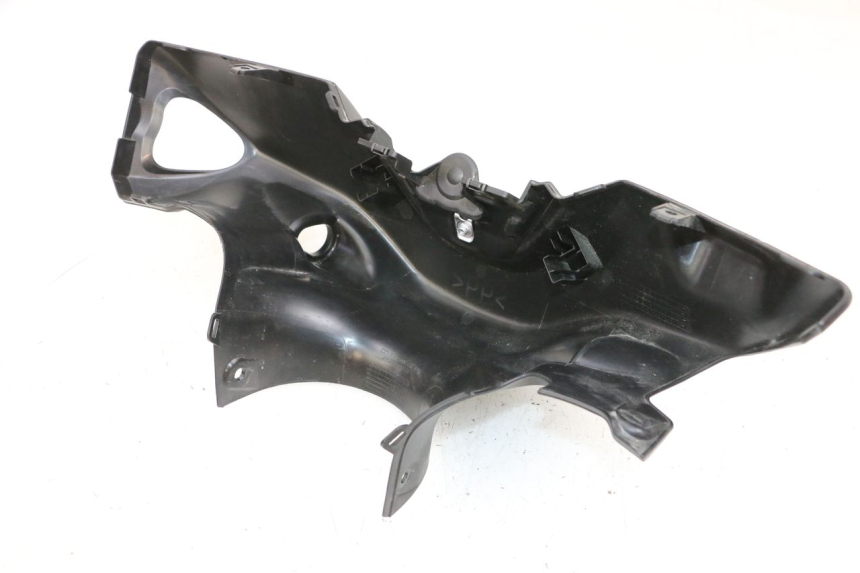 photo de COUVRE GUIDON AVANT YAMAHA NEO'S CORE 1 (2022 - 2026) - Gros plan technique