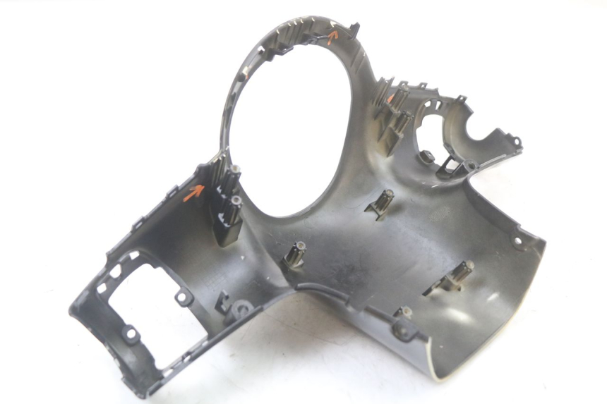 photo de COUVRE GUIDON AVANT PEUGEOT DJANGO 125 (2014 - 2017) - Vue d’ensemble