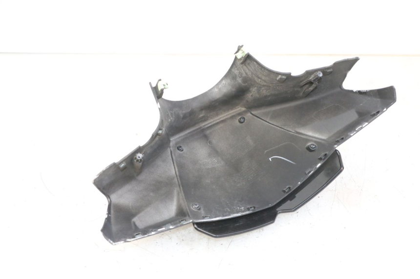 photo de COUVRE GUIDON AVANT PEUGEOT KISBEE 4T 50 (2018 - 2022) - Gros plan technique