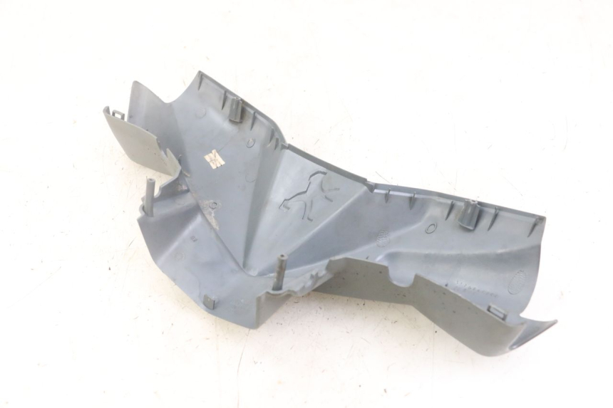 photo de COUVRE GUIDON AVANT PEUGEOT LUDIX ONE 50 (2005 - 2008) - Gros plan technique