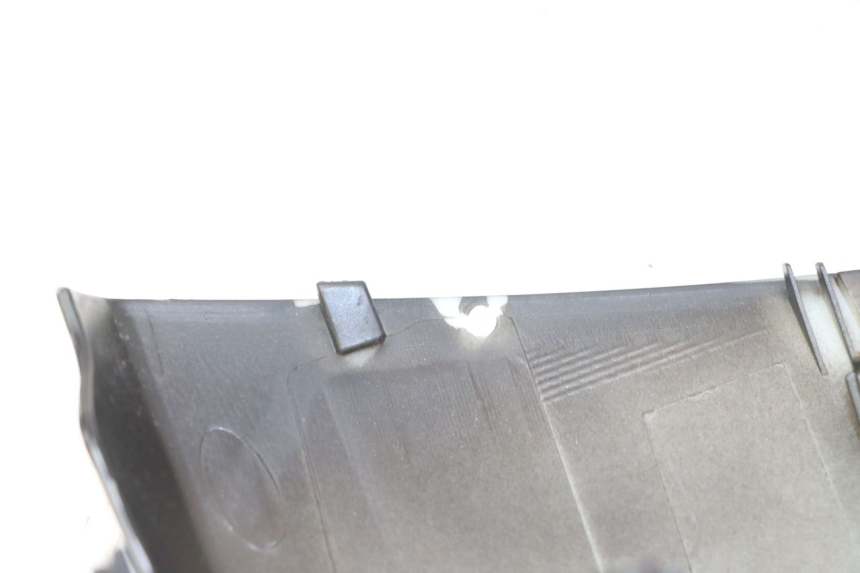 photo de COUVRE GUIDON AVANT PEUGEOT VIVACITY 125 (2010 - 2017) - Détail de la pièce