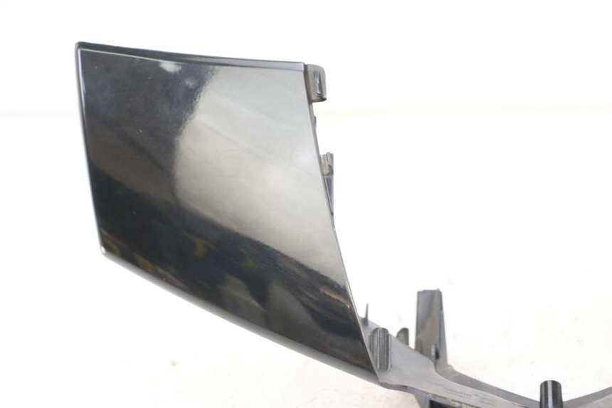 photo de COUVRE GUIDON AVANT PEUGEOT VIVACITY 125 (2010 - 2017) - Détails caractéristiques