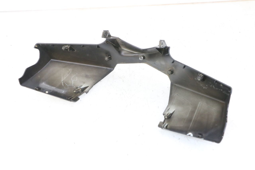 photo de COUVRE GUIDON AVANT PEUGEOT VIVACITY 125 (2010 - 2017) - Autre angle de vue