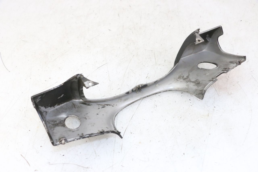 photo de COUVRE GUIDON AVANT PIAGGIO BEVERLY 125 (1998 - 2005) - Gros plan technique