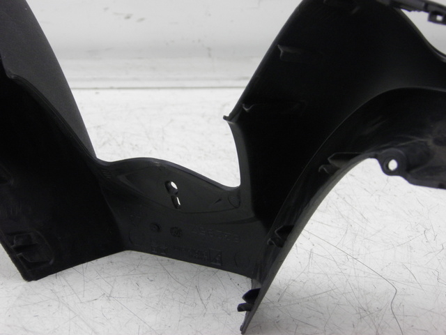photo de COUVRE GUIDON AVANT PIAGGIO MP3 RL 125 (2008 - 2009) - Points de fixation