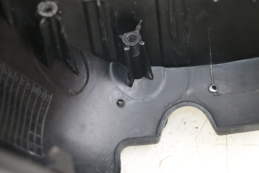 photo de COUVRE GUIDON AVANT DAELIM S3 125 (2010 - 2017) - Détail de la pièce