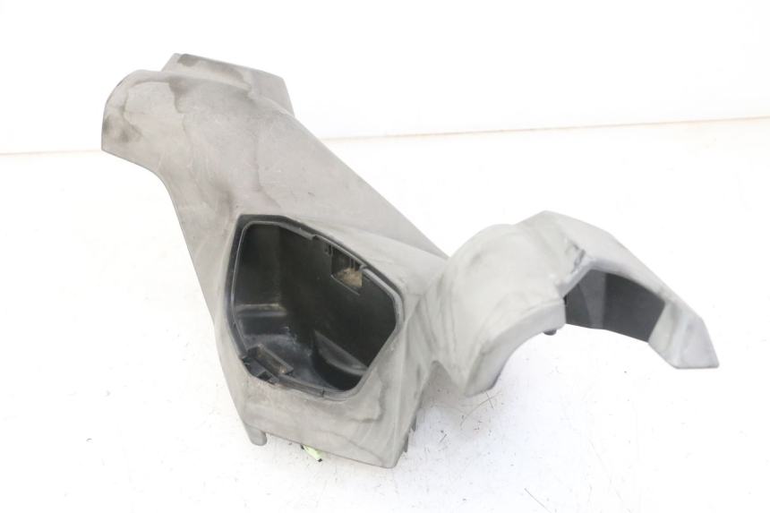 photo de COUVRE GUIDON AVANT PEUGEOT SATELIS COMPRESSOR K15 125 (2006 - 2009) - Détail de la pièce