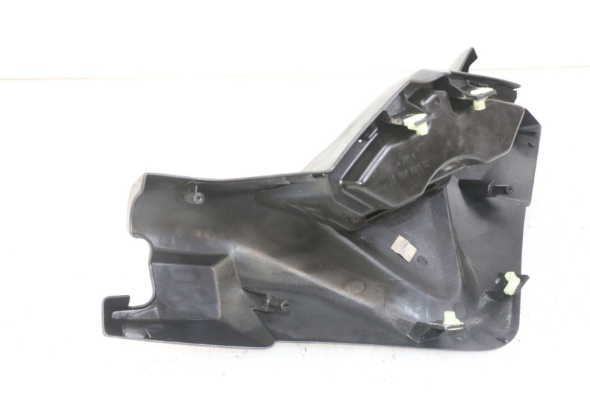 photo de COUVRE GUIDON AVANT PEUGEOT SATELIS COMPRESSOR K15 125 (2006 - 2009) - Gros plan technique