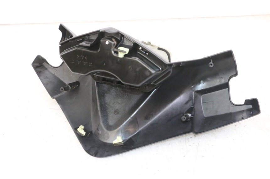 photo de COUVRE GUIDON AVANT PEUGEOT SATELIS 125 (2013 - 2018) - Détail de la pièce