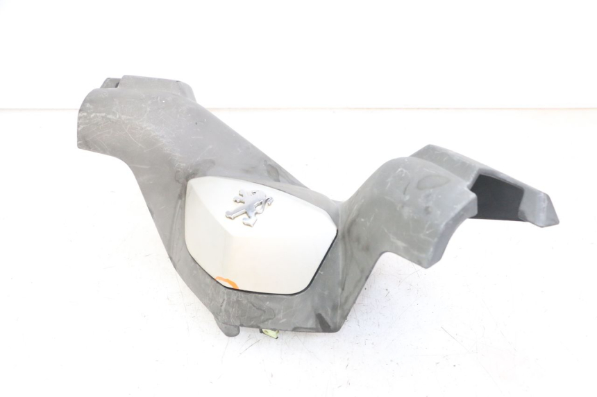 photo de COUVRE GUIDON AVANT PEUGEOT SATELIS 125 (2013 - 2018) - Marquages et références