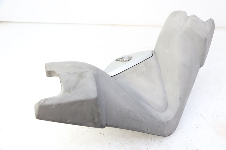 photo de COUVRE GUIDON AVANT PEUGEOT SATELIS 125 (2010 - 2012) - Zoom composants