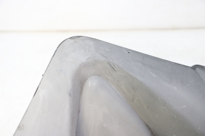 photo de COUVRE GUIDON AVANT PEUGEOT SATELIS 125 (2010 - 2012) - Zoom état d’usage