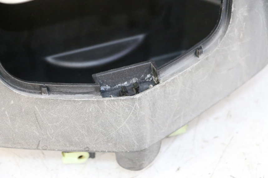 photo de COUVRE GUIDON AVANT PEUGEOT SATELIS 125 (2010 - 2012) - Vue d’ensemble