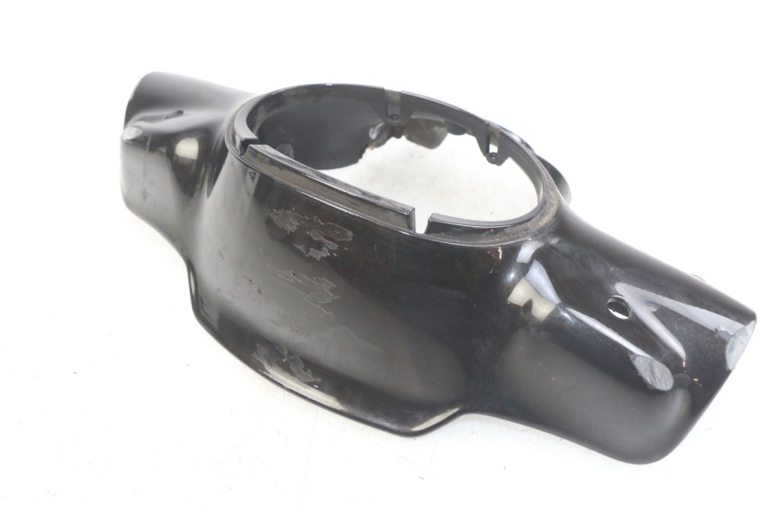 photo de COUVRE GUIDON AVANT APRILIA SCARABEO 100 (2003 - 2012) - Gros plan technique