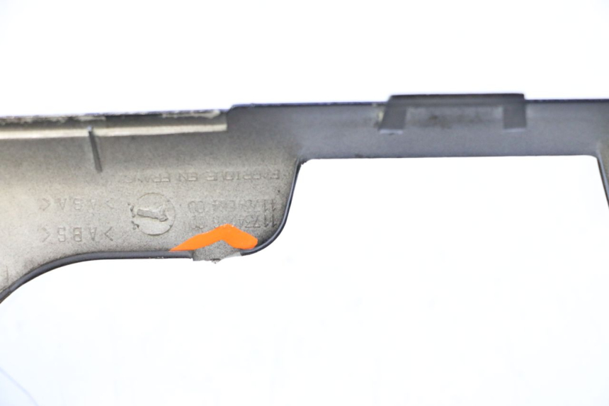 photo de COUVRE GUIDON AVANT PEUGEOT SPEEDFIGHT 2 AC 50 (2000 - 2009) - Détail de la pièce