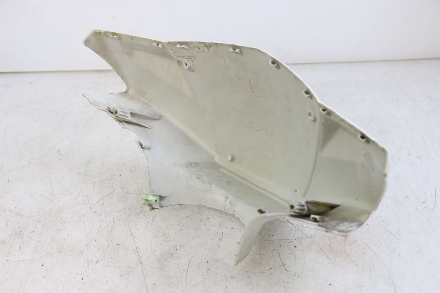 photo de COUVRE GUIDON AVANT PEUGEOT STREETZONE 2T 50 (2014 - 2019) - Détail de la pièce