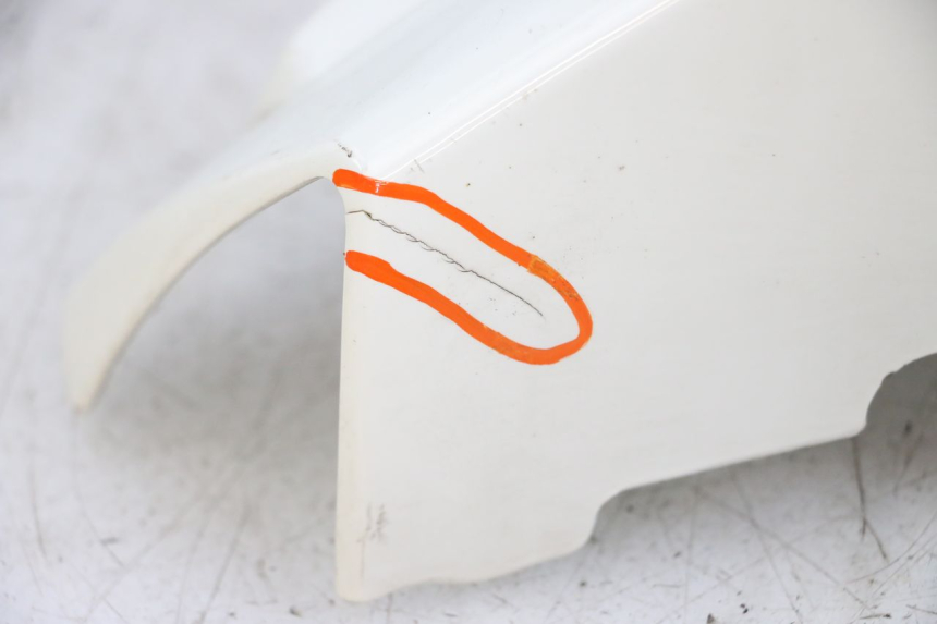 photo de COUVRE GUIDON AVANT PEUGEOT STREETZONE 2T 50 (2014 - 2019) - Points de fixation