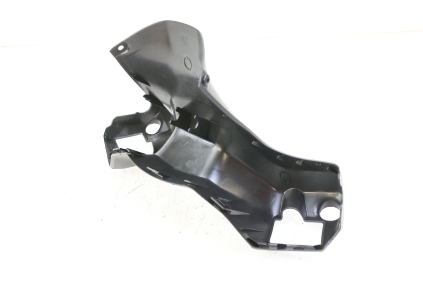 photo de COUVRE GUIDON AVANT SUZUKI BURGMAN 125 (2018 - 2021) - Détail de la pièce