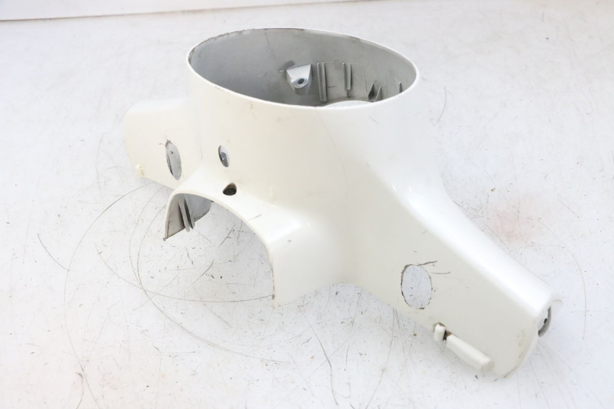 photo de COUVRE GUIDON AVANT PIAGGIO VESPA GTS SUPER IE 125 (2009 - 2016) - Focus structure