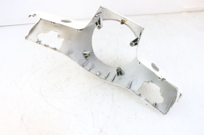 photo de COUVRE GUIDON AVANT PIAGGIO VESPA GTS SUPER IE 125 (2009 - 2016) - Points de fixation