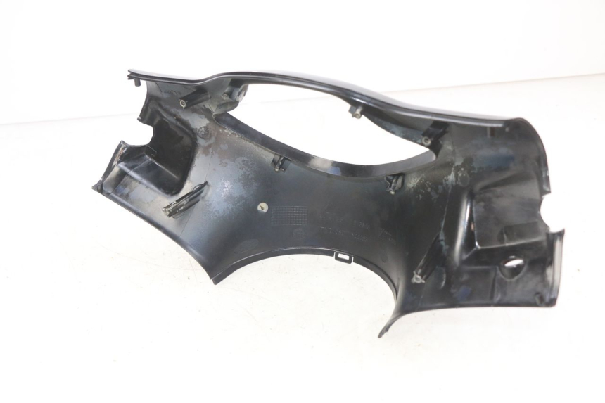 photo de COUVRE GUIDON AVANT PIAGGIO VESPA PRIMAVERA 2T 50 (2013 - 2018) - Détail de la pièce