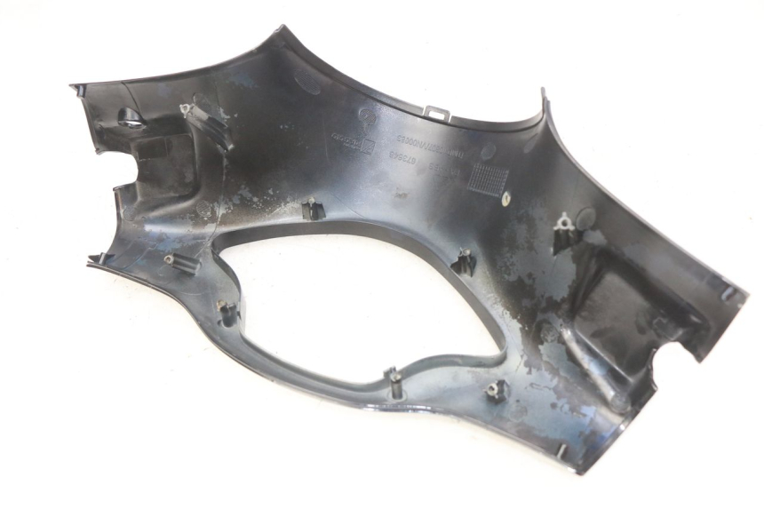 photo de COUVRE GUIDON AVANT PIAGGIO VESPA PRIMAVERA 2T 50 (2013 - 2018) - Gros plan technique