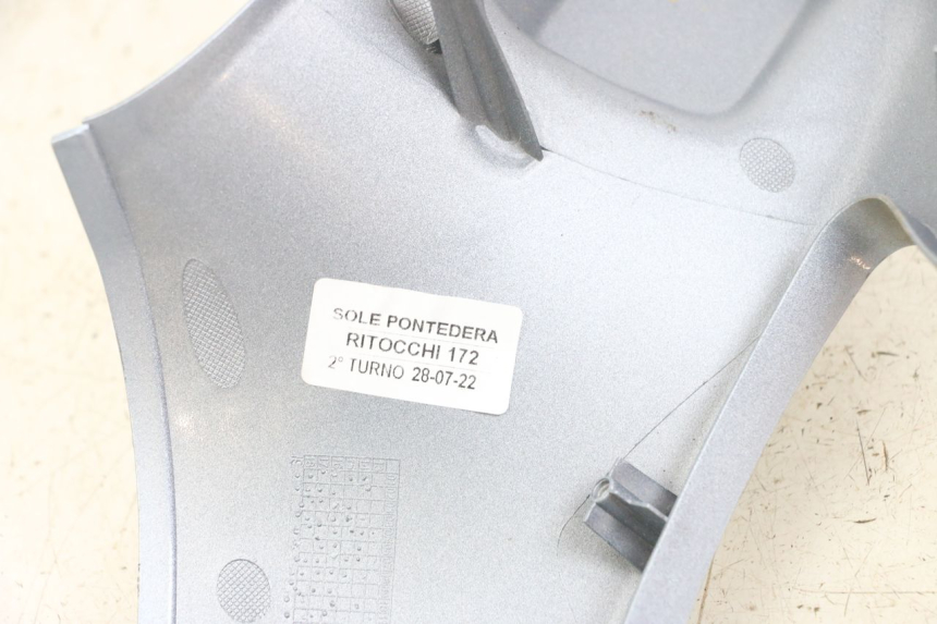 photo de COUVRE GUIDON AVANT PIAGGIO VESPA PRIMAVERA 4T 50 (2021 - 2024) - Zoom état d’usage