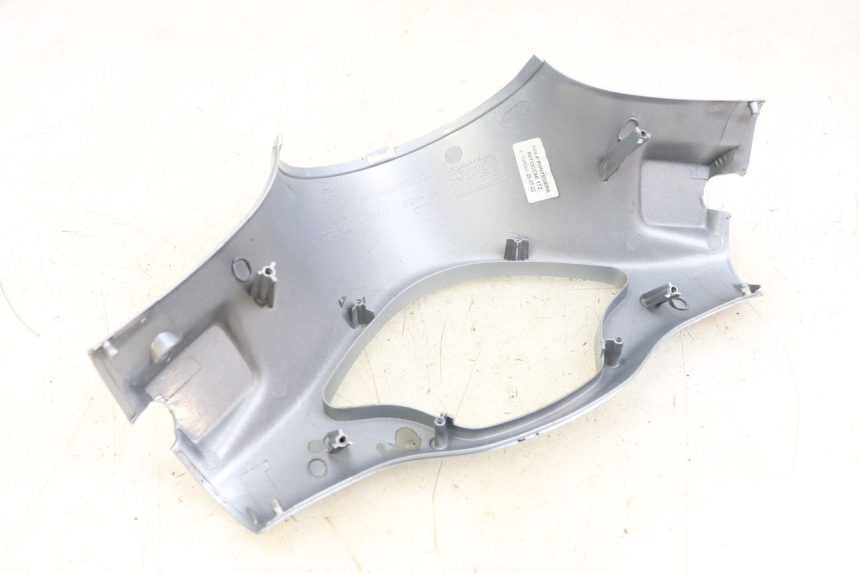 photo de COUVRE GUIDON AVANT PIAGGIO VESPA PRIMAVERA 4T 50 (2021 - 2024) - Marquages et références