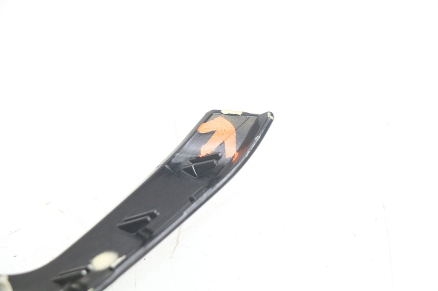 photo de COUVRE GUIDON AVANT YAMAHA X-MAX XMAX 250 (2006 - 2009) - Autre angle de vue