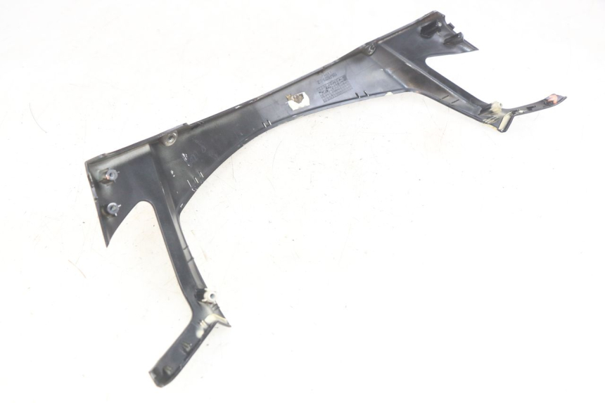 photo de COUVRE GUIDON AVANT YAMAHA X-MAX XMAX 250 (2006 - 2009) - Gros plan technique