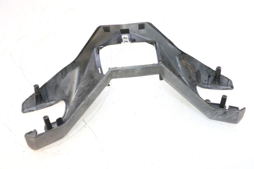 photo de COUVRE GUIDON AVANT YAMAHA X-MAX XMAX 125 (2010 - 2013) - Gros plan technique