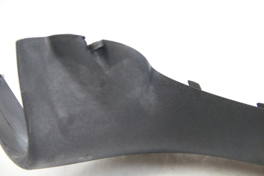 photo de COUVRE GUIDON AVANT PIAGGIO X8 125 (2004 - 2007) - Gros plan technique