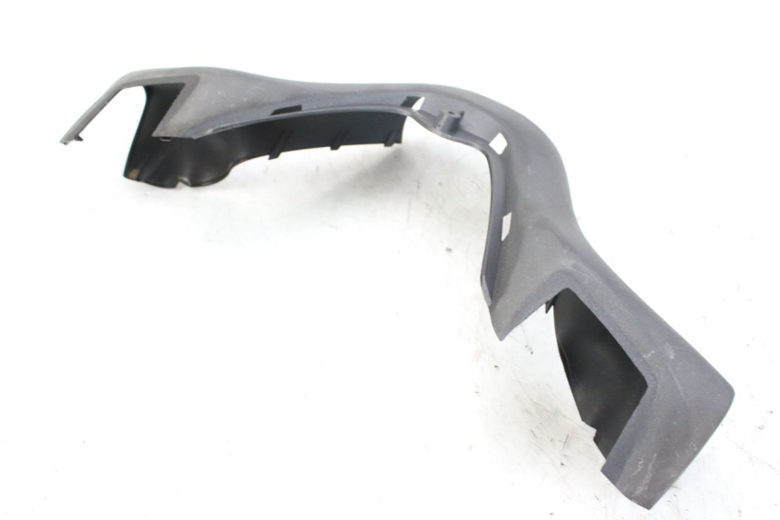 photo de COUVRE GUIDON AVANT PIAGGIO X9 EVOLUTION 125 (2003 - 2007) - Gros plan technique