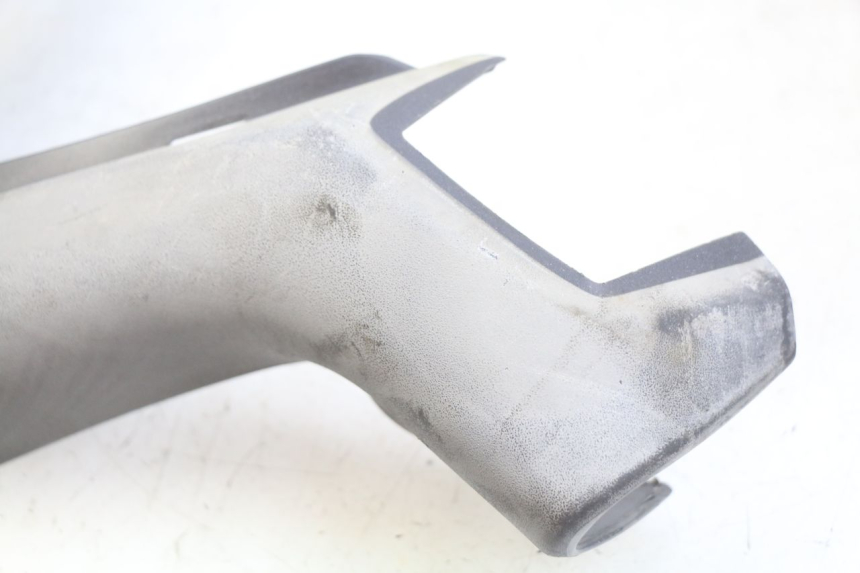 photo de COUVRE GUIDON AVANT PIAGGIO X9 125 (2000 - 2003) - Détail de la pièce