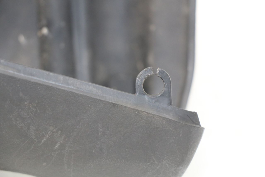 photo de COUVRE GUIDON COMMODO PIAGGIO FLY 2T 50 (2004 - 2017) - Gros plan technique