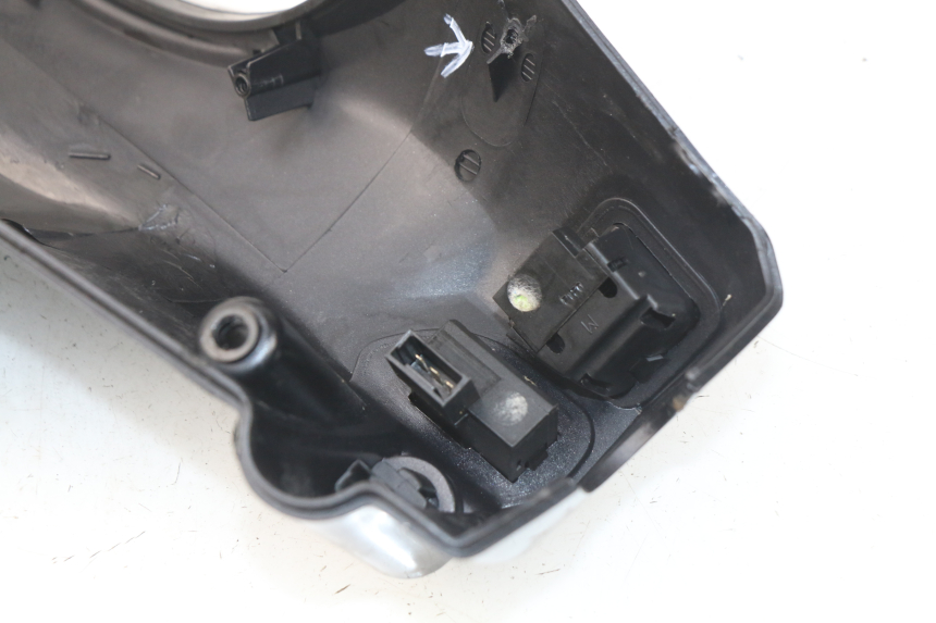 photo de COUVRE GUIDON COMMODO PIAGGIO FLY IE 125 (2012 - 2017) - Inspection visuelle