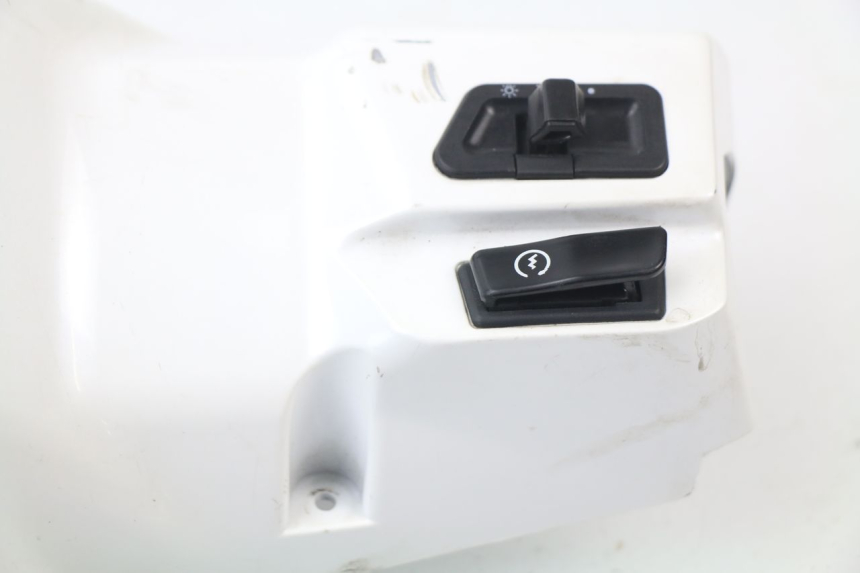 photo de COUVRE GUIDON COMMODO KYMCO LIKE 2T 50 (2009 - 2018) - Points de fixation