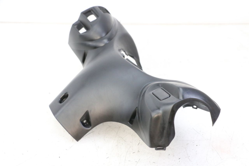 photo de COUVRE GUIDON COMMODO MBK OVETTO ONE 2T 50 (2013 - 2017) - Gros plan technique