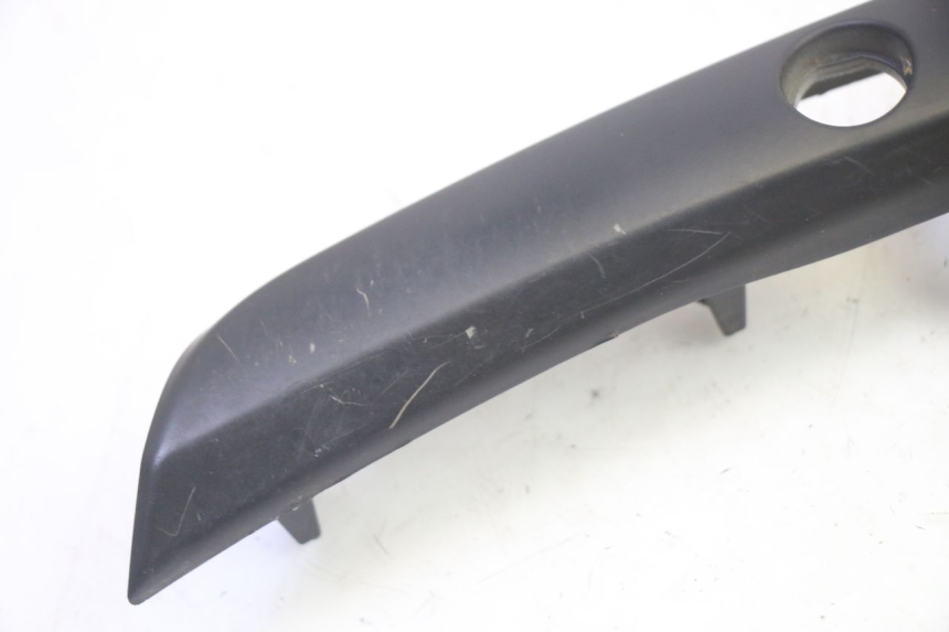 photo de COUVRE GUIDON COMMODO PIAGGIO MP3 HPE 350 (2018 - 2020) - Gros plan technique